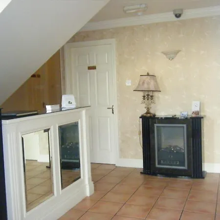 Robeen House 3*