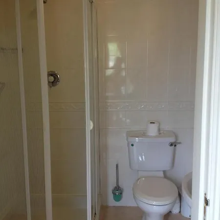 Robeen House Πανσιόν 3*