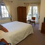 Robeen House 3*